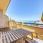 Bonito apartamento al lado de la playa con vistas al mar